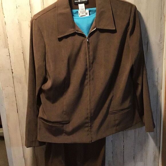 Pantsuit by Sag, harbor, size 16 with blouse Not Sag Harbor From the state sale - Picture 1 of 5